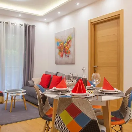 Pekovic Green-apartman Pama شقة *