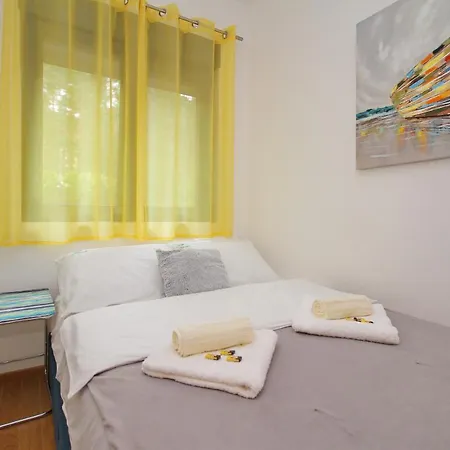 شقة Pekovic Green-apartman Pama *