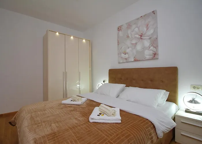 Pekovic Green-apartman Pama アパート